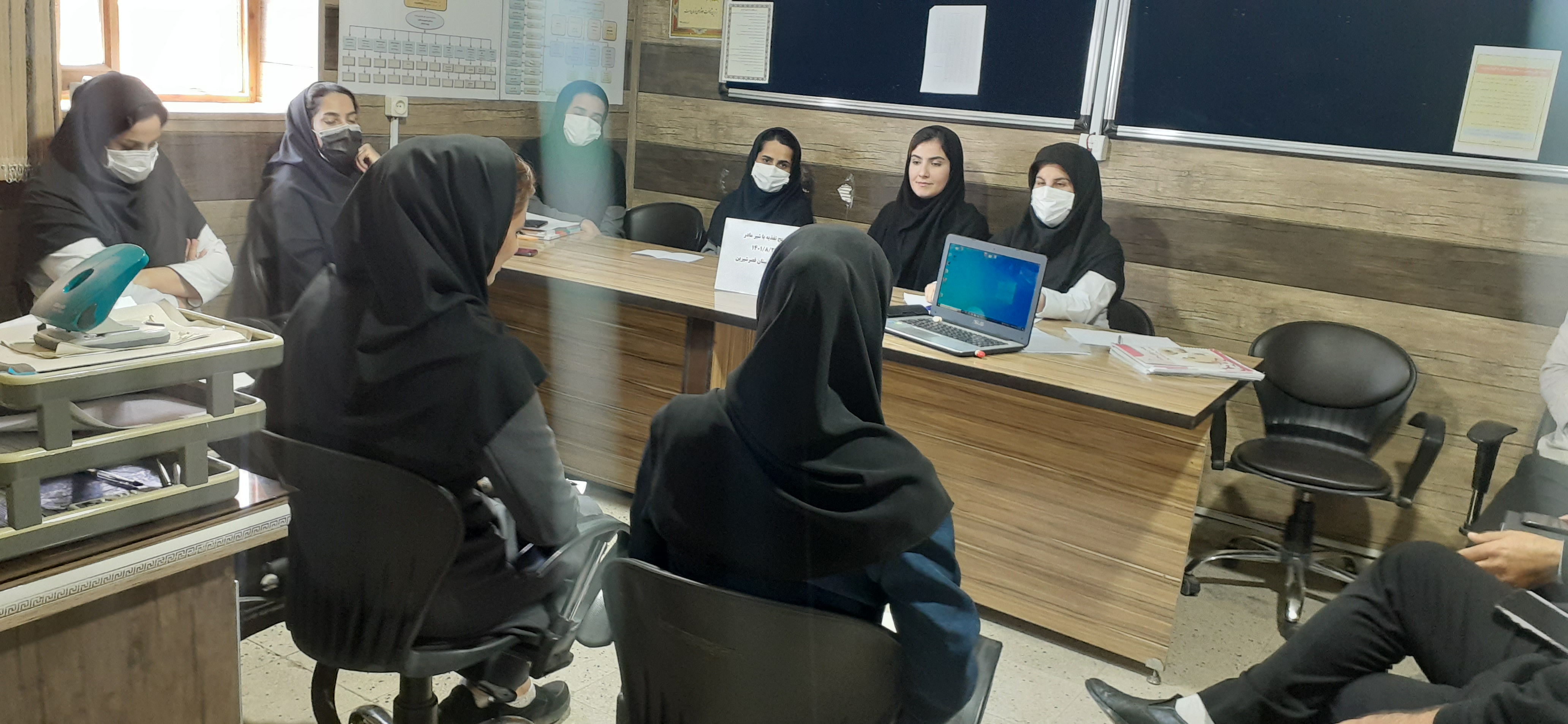 تغذیه با شیر مادر