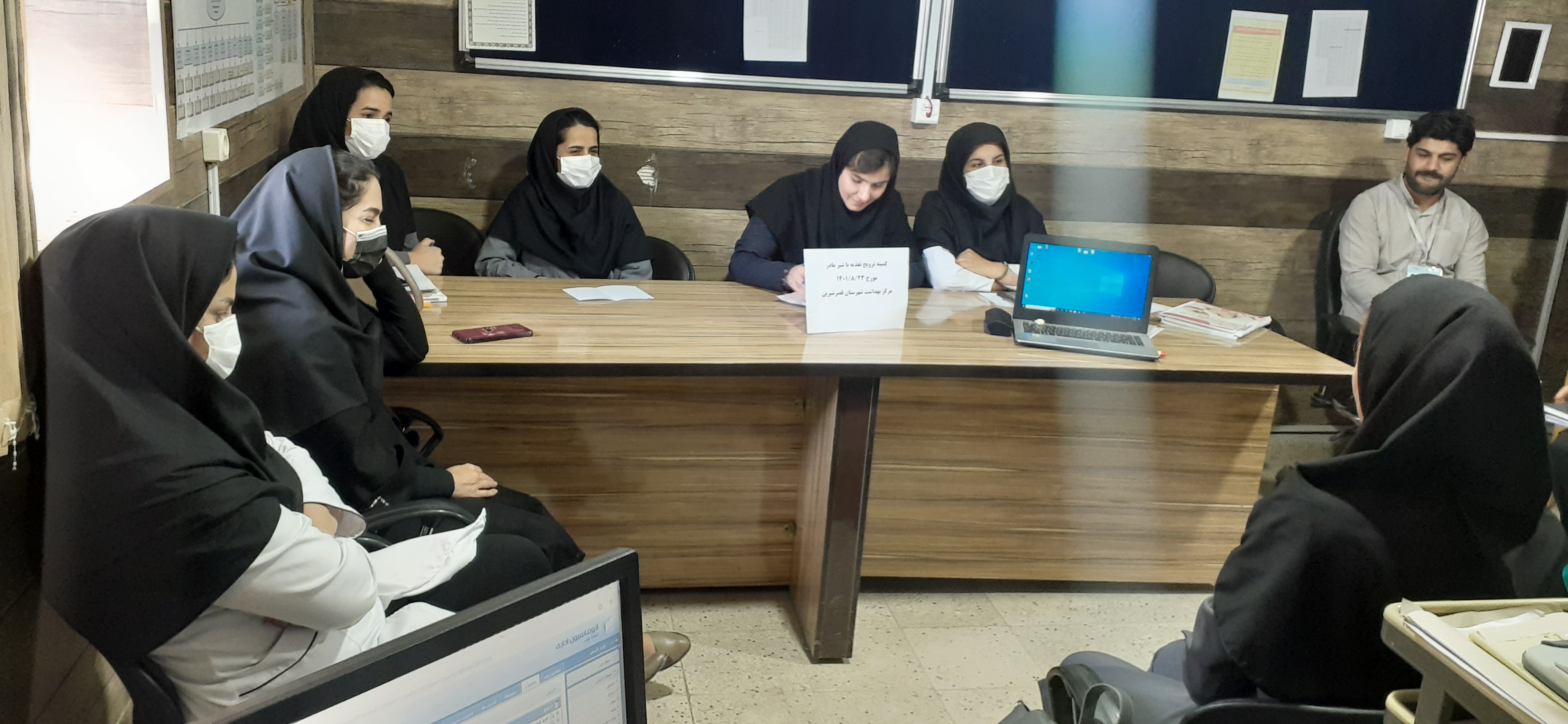 تغذیه با شیر مادر