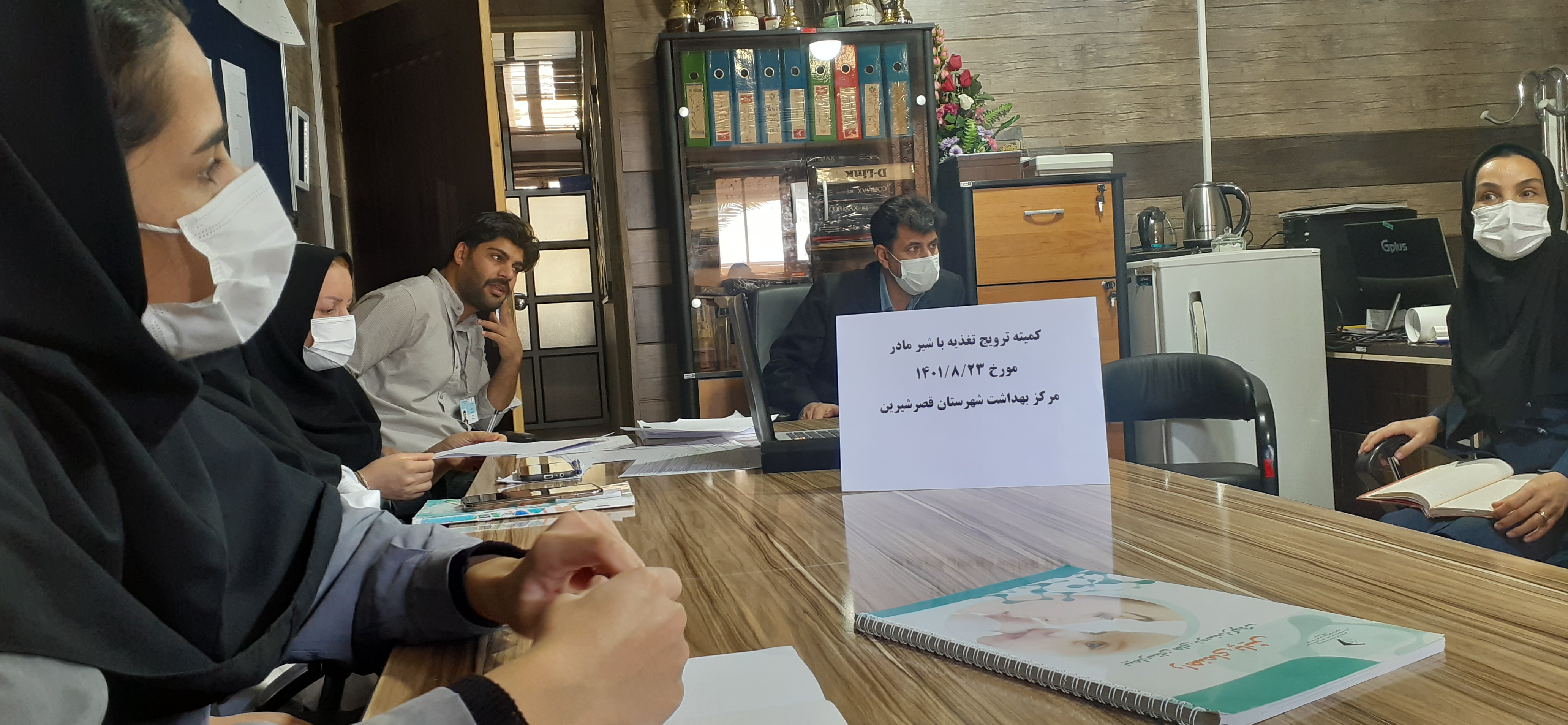 تغذیه با شیر مادر